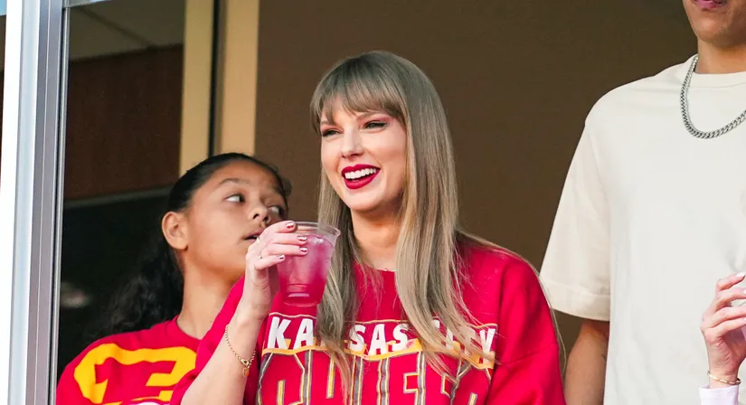 Taylor Swift imitates Travis Kelce's jacket for the Chiefs vs. Bengals game on New Year's Eve.
